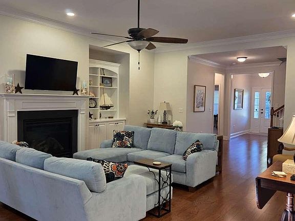 5th image of 20 Wiscasset Way