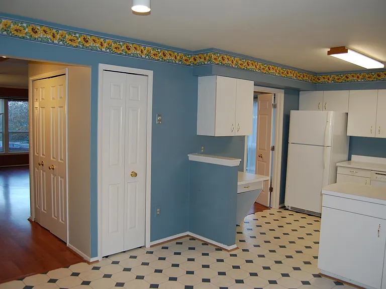 7732 Heatherside Ln — Photo 15