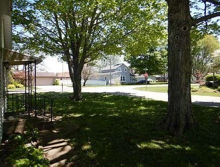 Exterior Neighborhood (street photo)