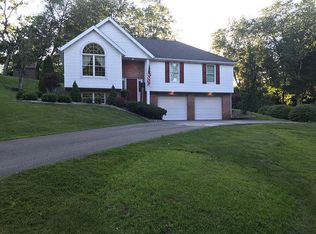 220 E Hilltop Dr, Butler, PA 16001