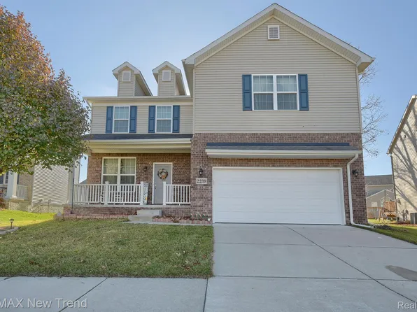 2239 Wood Ln, Howell, MI 48843