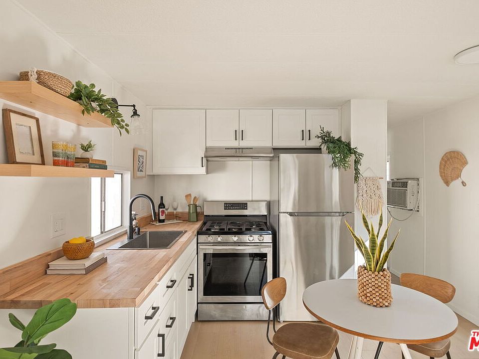 1st image of 11250 Playa St #82