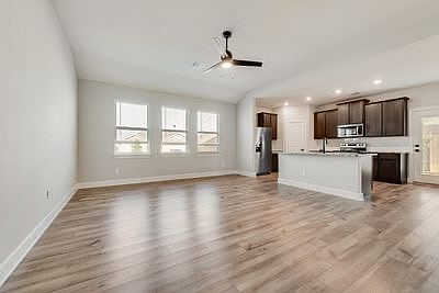 4th image of 7621 Lumberjack Ln