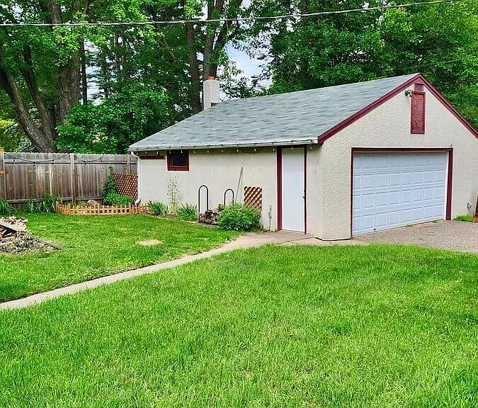 2980 Woodbridge St — Photo 3