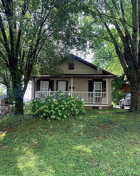 1st image of 205 10th Ave