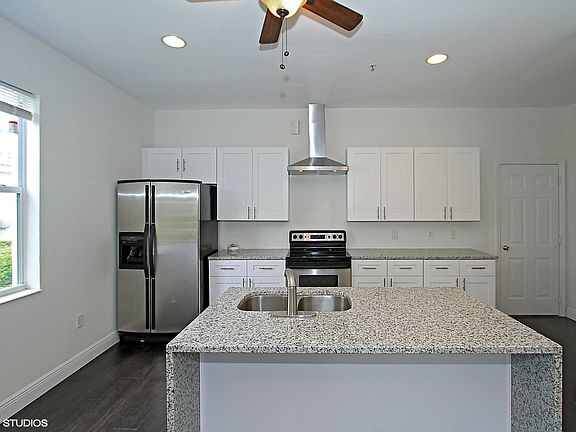 5th image of 1244 Oxford Ln