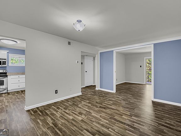 4th image of 250 Little St APT C204