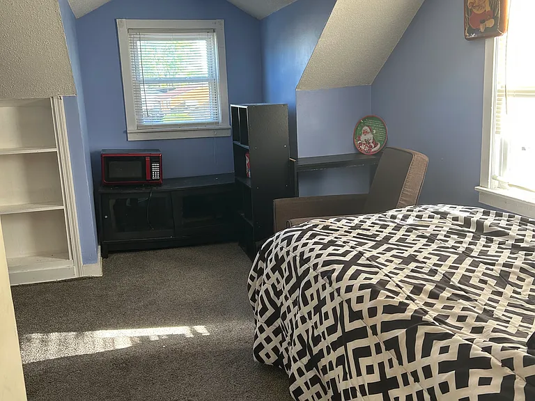557 Emerson Dr — Photo 8