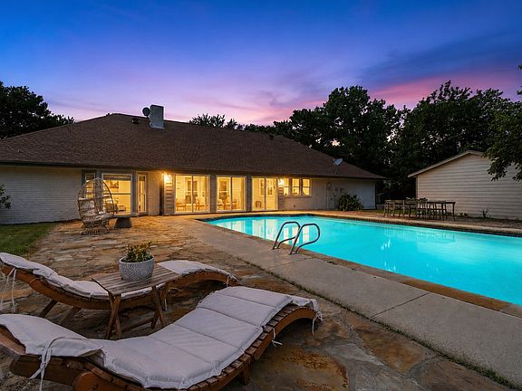 4th image of 835 Cross Timbers Dr
