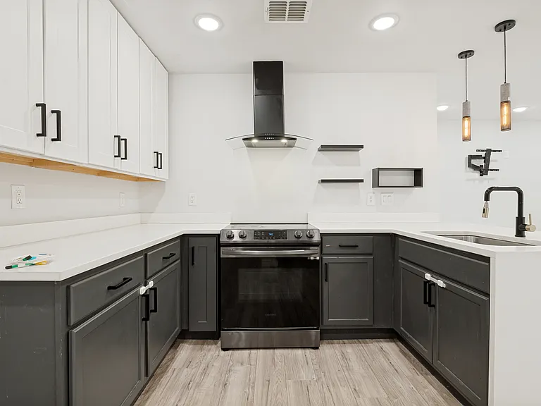 1301 Cardinal St — Photo 10