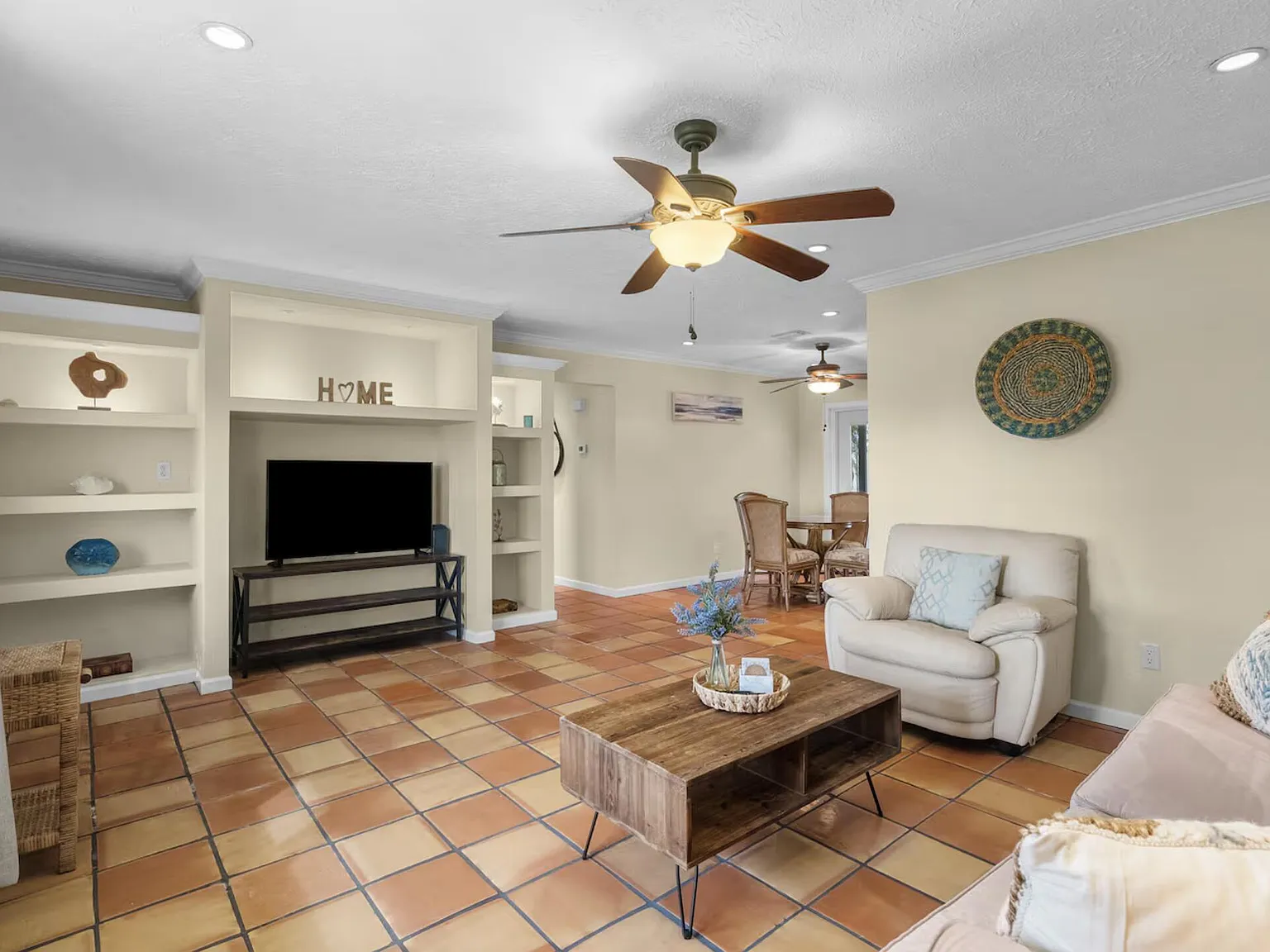 2 bed, 2.0 bath, 1040 sqft, $8,500 — Photo 4