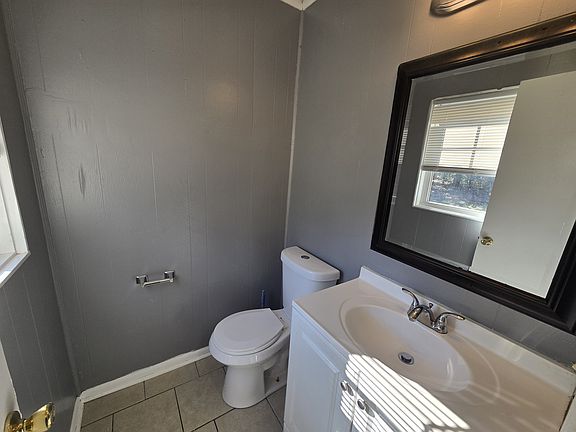 2nd image of 3938 Kings Park Cir