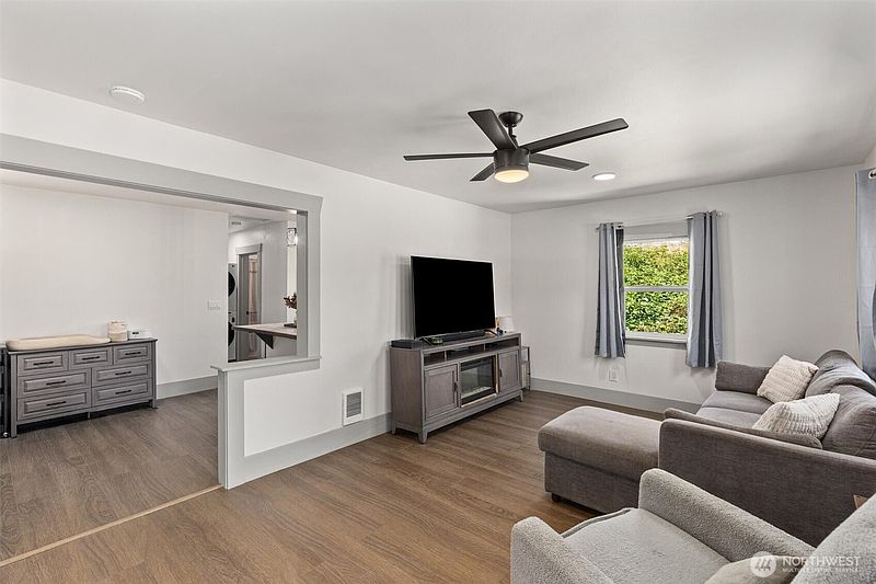 5th image of 1301 Walter Street