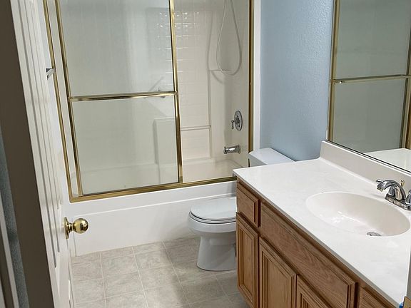 2nd floor guest bathroom