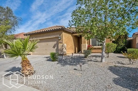 3 bed, 2.0 bath, 1822 sqft, $1,775 — Photo 3