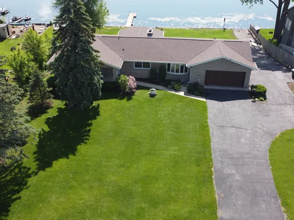 36897 N Nathan Hale Dr, Lake Villa, IL 60046