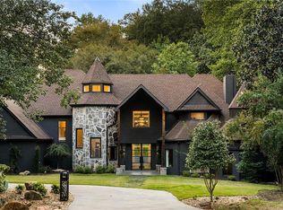 5285 N Powers Ferry Rd, Sandy Springs, GA 30327