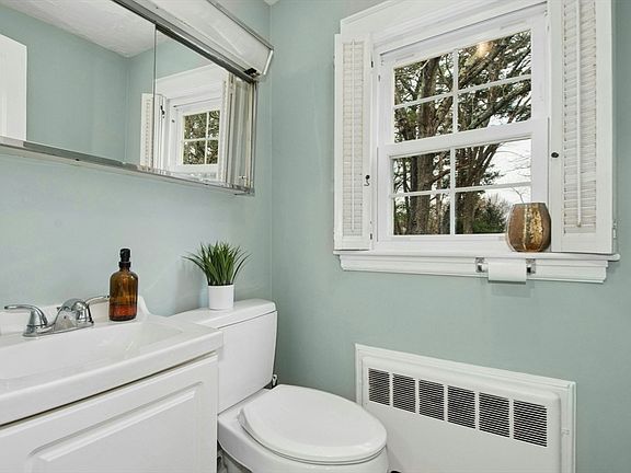 5th image of 94 Spruce St