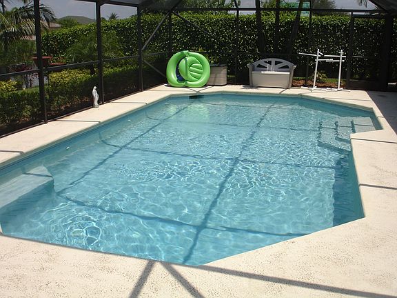 OVERSIZED HEATED POOL