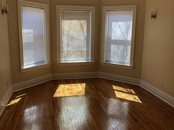 3rd image of 1422 S Austin Blvd APT 2W