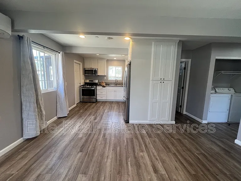 6373 Osler St — Photo 4