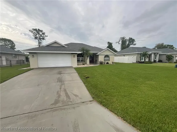 611 Entrada Ave, Sebring, FL 33875