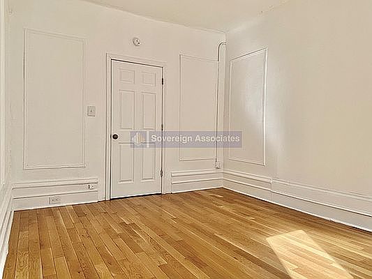 3rd image of 201 W 105th St APT 32