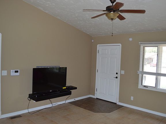 Open upstairs living area : Living area upstairs, will accommodate a television, couch and chair.