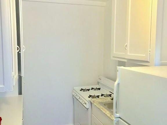 3rd image of 10719 70th Ave APT 402