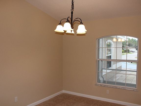 5th image of 22 Lindsay Dr