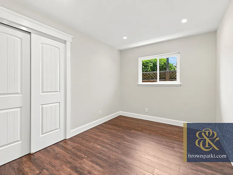 1042 Madison Ave — Photo 10