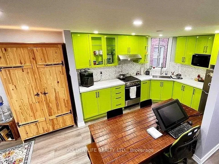 786 Pape Ave #UPPER — Photo 4