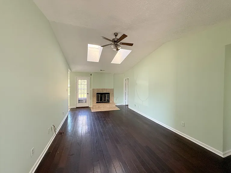 158 Lewis Ln — Photo 5