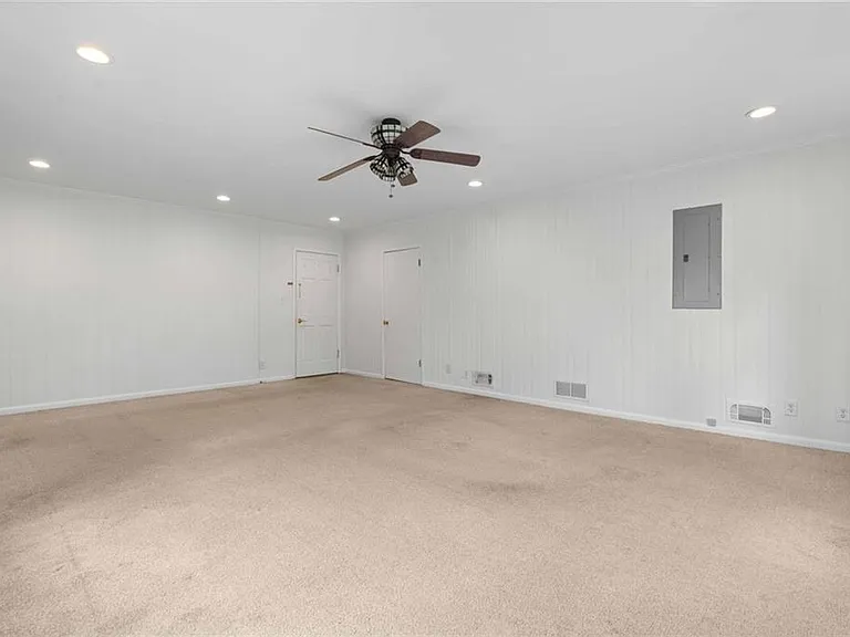 274 Land O Lakes Ct NE — Photo 36