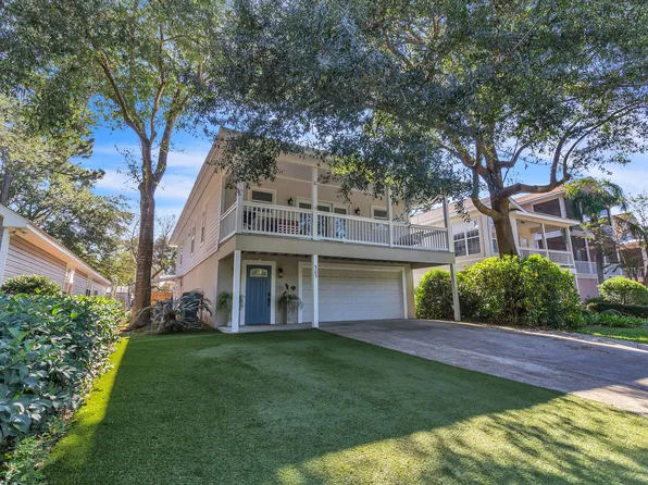 303 Holly St, Saint Simons Island, GA 31522