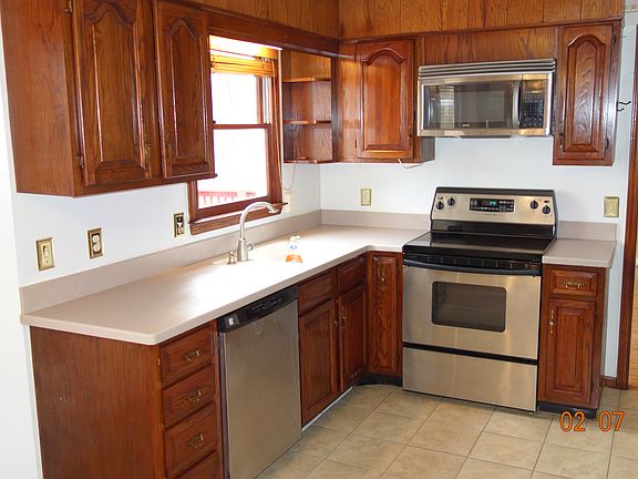 5th image of 2905 Finch Dr