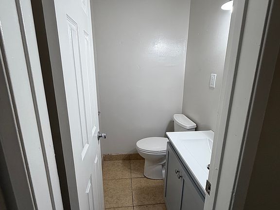 4th image of 11707 Oxford Ave APT B