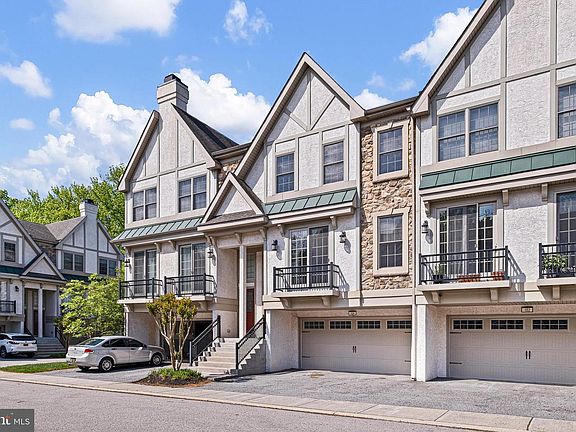 3rd image of 104 Sutton Way