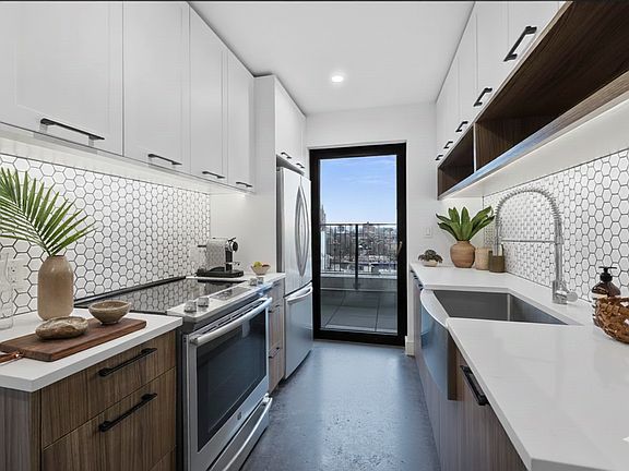 2nd image of 1549 Fulton St #C