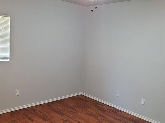 2nd image of 4509 Clover Ln