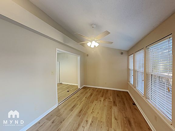 3rd image of 4521 Aviemore Cres