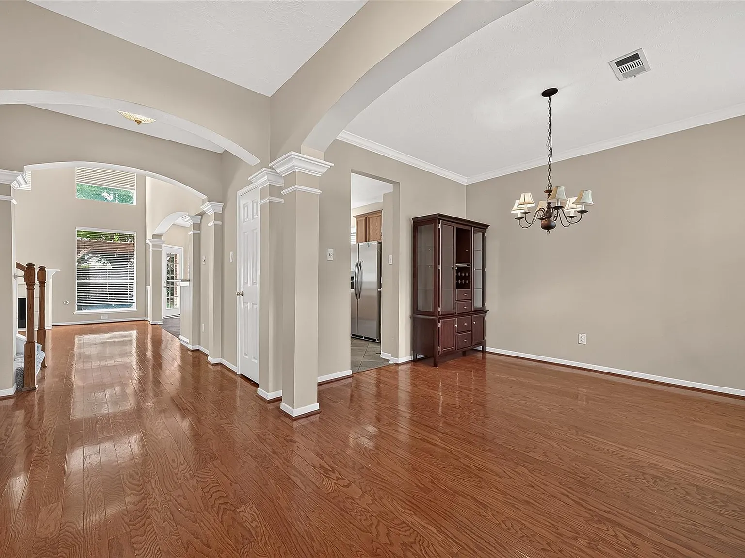 4 bed, 2.5 bath, 3021 sqft, $2,895 — Photo 2