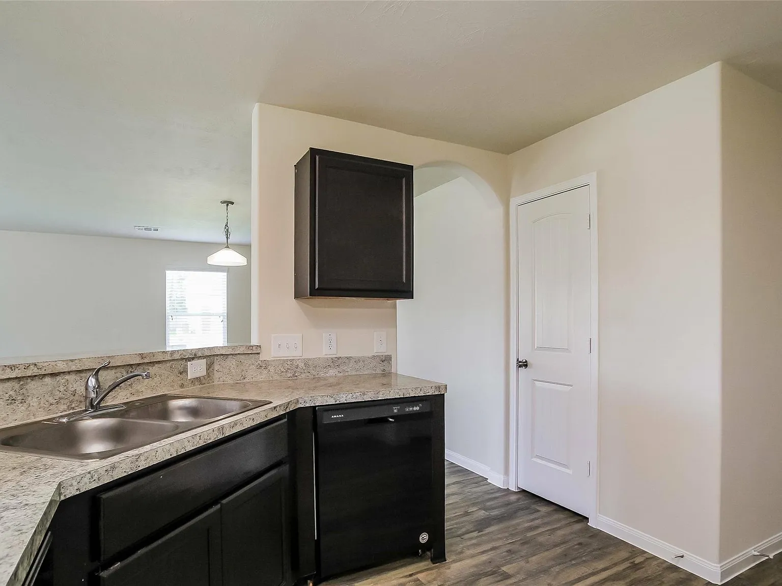 3 bed, 2.5 bath, 1777 sqft, $1,920 — Photo 3