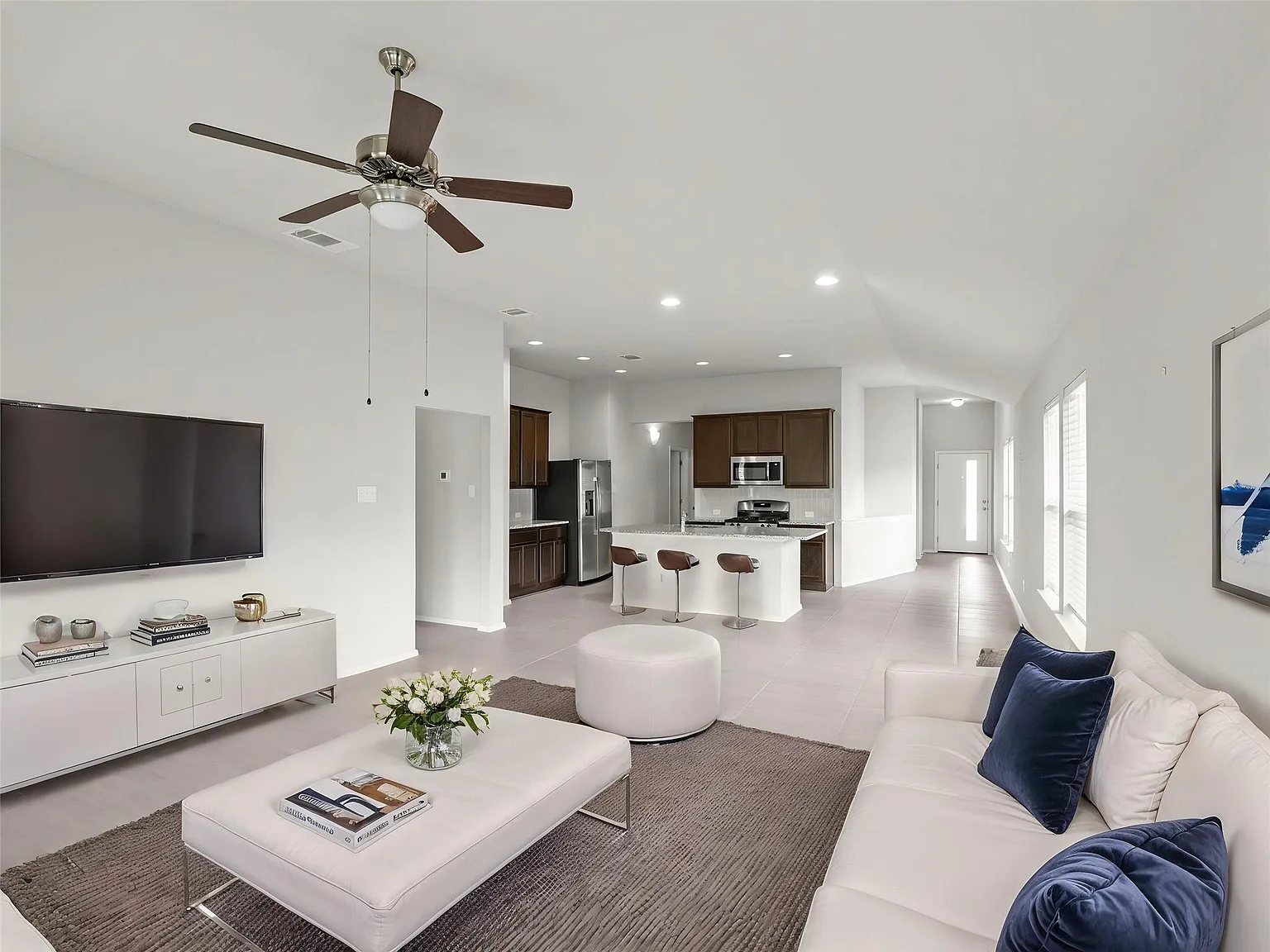 3 bed, 2.0 bath, 1526 sqft, $2,150 — Photo 3
