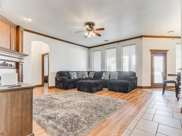 1404 Dorothy Dr, Moore, OK 73170