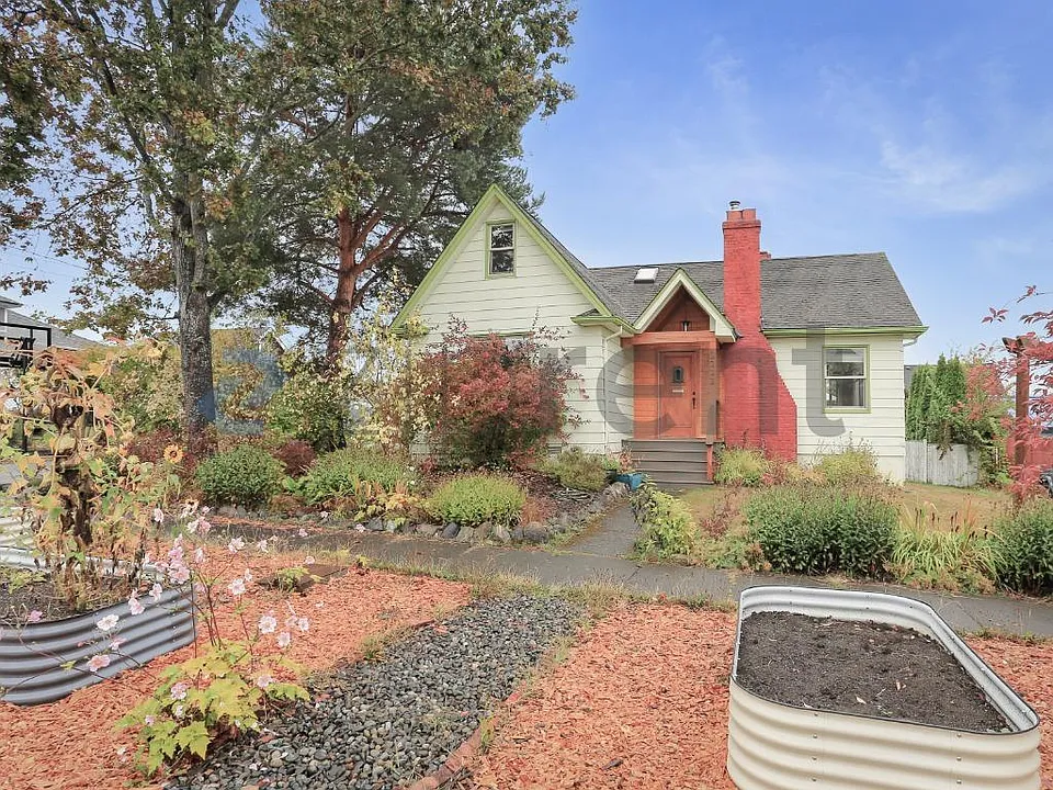 2222 I St