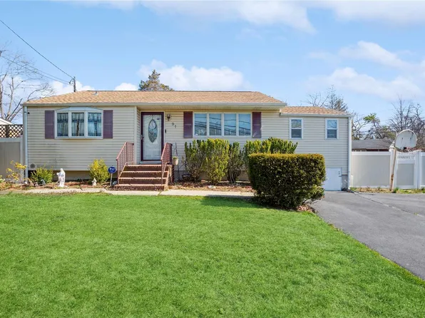 91 Terry Road, Sayville, NY 11782