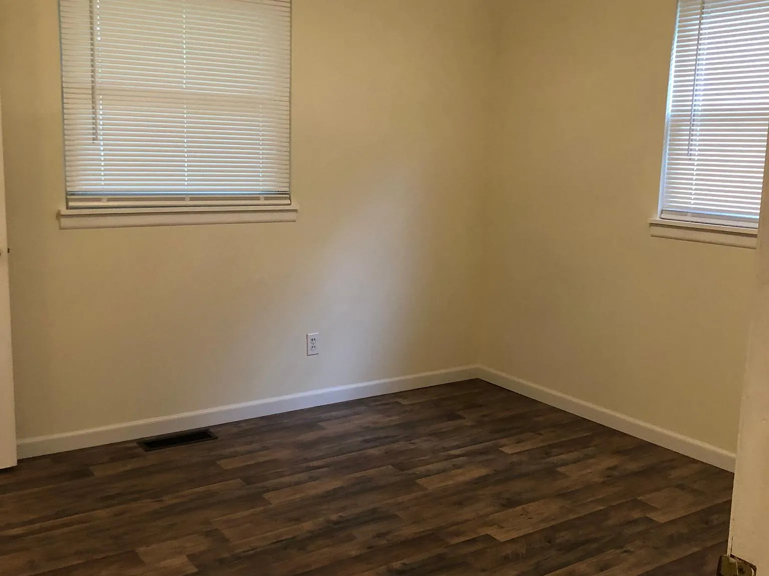 307 Spring Meadows Dr — Photo 3