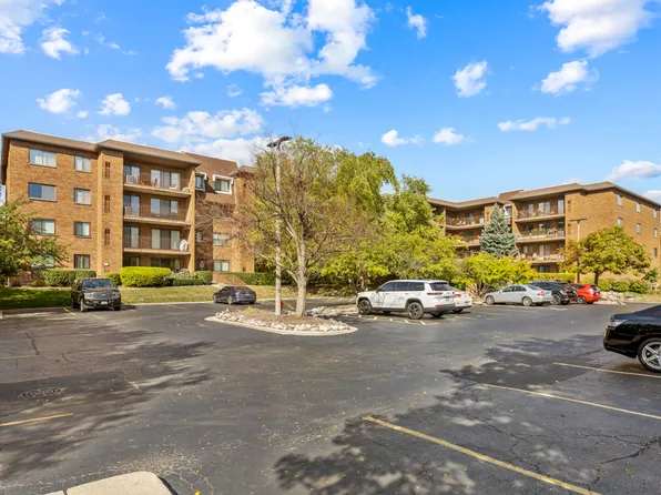 51 Old Oak Dr APT 302, Buffalo Grove, IL 60089