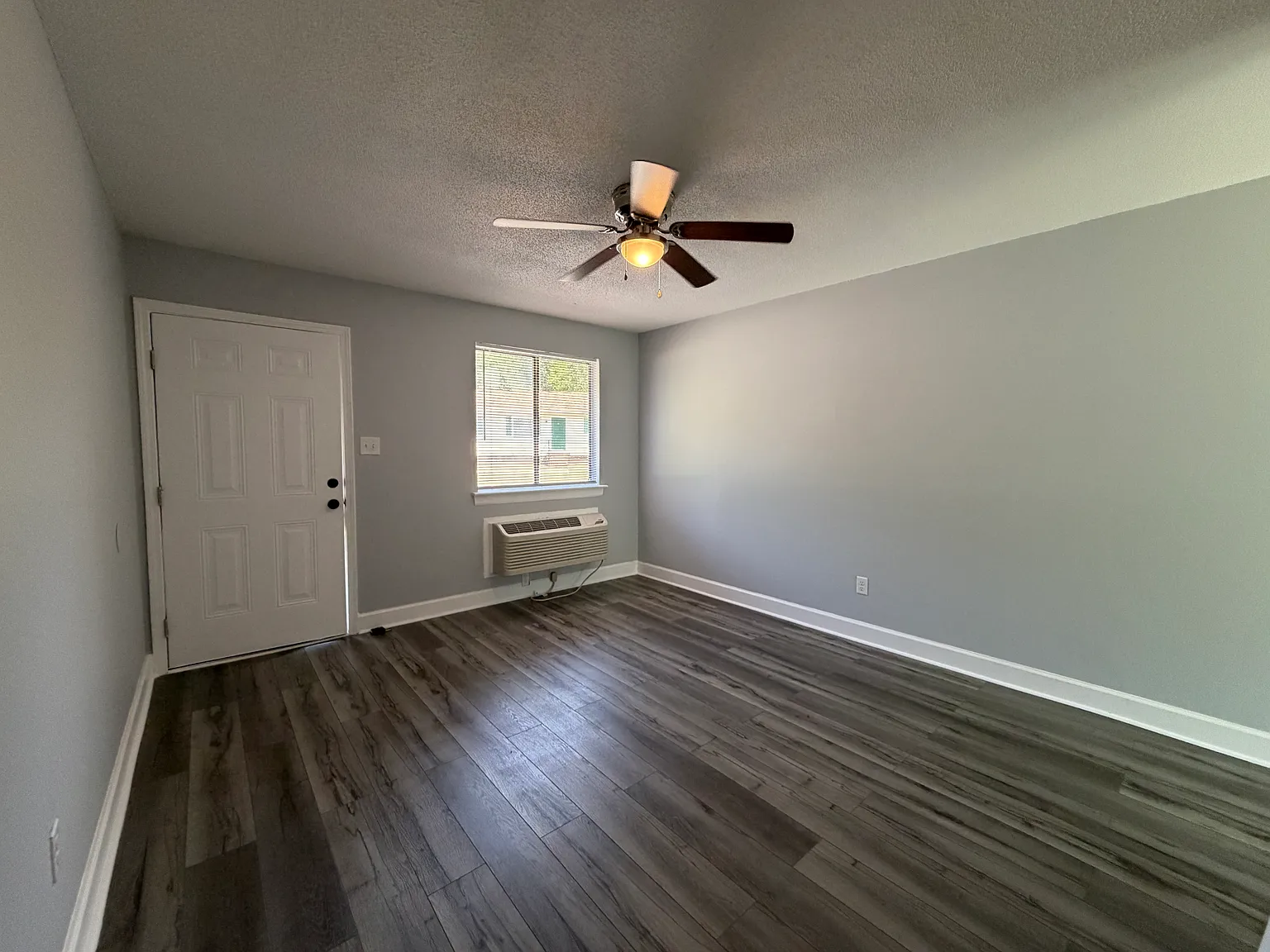 1 bed, $895 — Photo 2